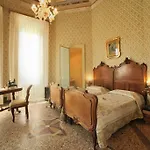 Konukevi Residenza D'epoca Regina D'arborea 4*