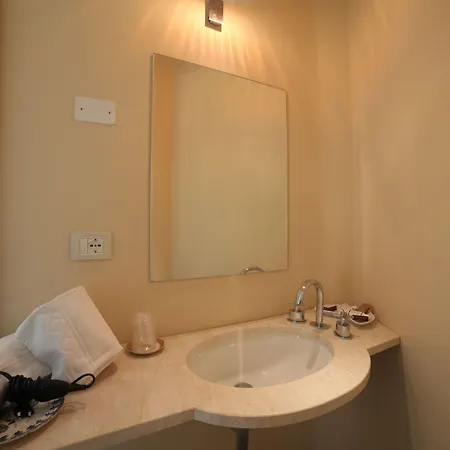 بيت ضيافة Residenza D'epoca Regina D'arborea 4*