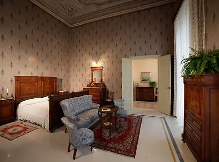 Guest house Residenza D'Epoca Regina D'Arborea 3*