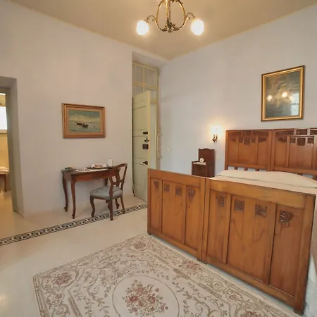 Guest house Residenza D'Epoca Regina D'Arborea 3*