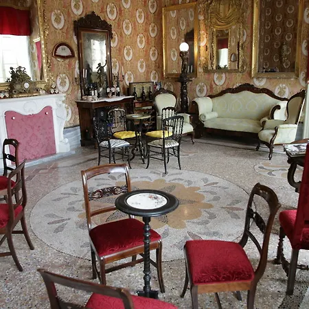Guest house Residenza D'Epoca Regina D'Arborea 3*